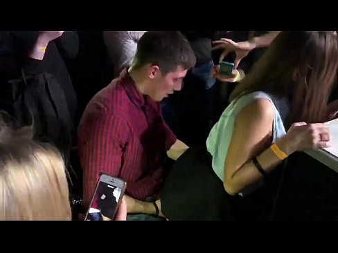 ❤️ Pravi seks u ruskom noćnom klubu. 18-godišnja Ruskinja u anusu i vagini pojebana u noćnom klubu ❤️❌ Porno video na bs.porn-mate.ru ☑